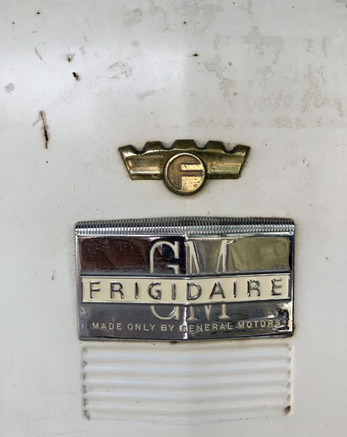 GM Frigidaire badge and crown emblem on a white 1948 Frigidaire Master Series refrigerator